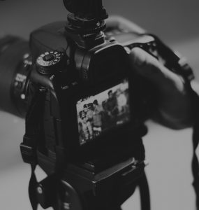 how to pick a wedding photographer