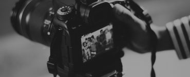 how to pick a wedding photographer