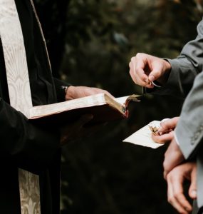 wedding officiant cost