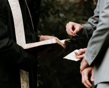 wedding officiant cost