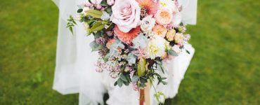 how to choose wedding flowers