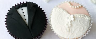 bride and groom cupcakes