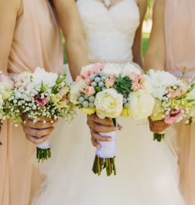 do bridesmaids need bouquets
