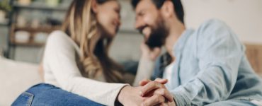 couple without wedding rings