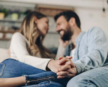 couple without wedding rings