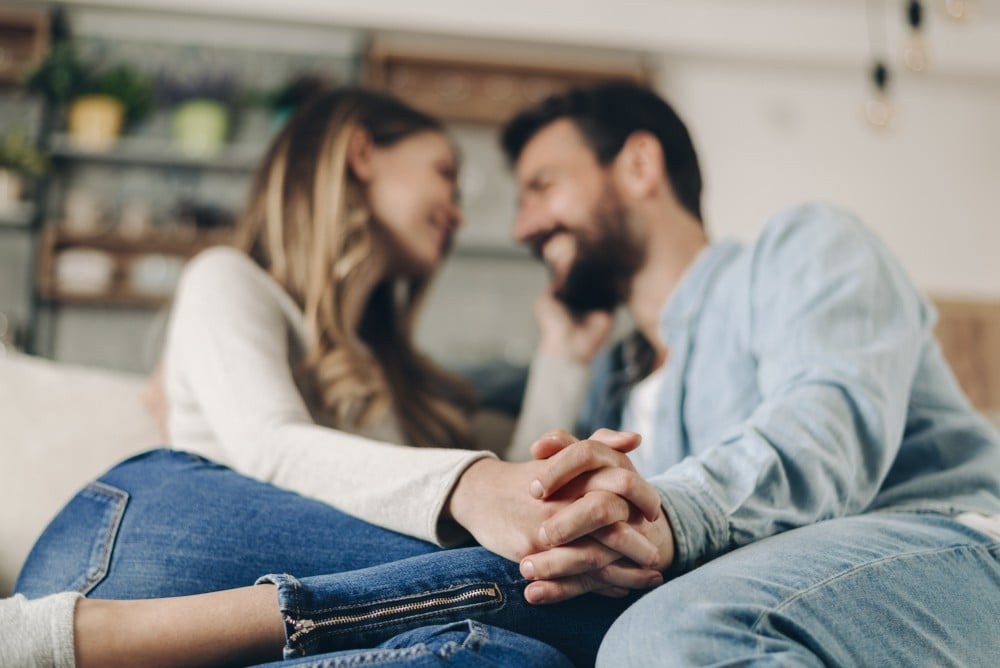 couple without wedding rings