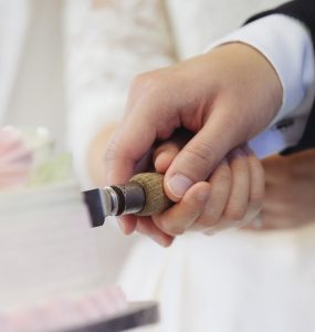 cutting wedding cake