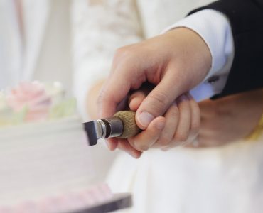 cutting wedding cake