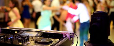 wedding guests dancing