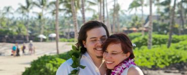 hawaiian wedding couple
