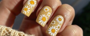 Pale yellow nails with daisy art, featuring cheerful daisy designs on a bright base, ideal for a spring garden wedding.