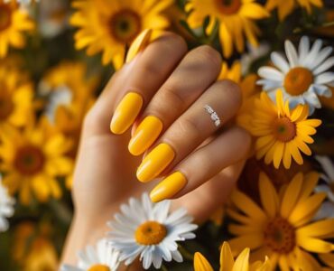 Cheerful lemon-yellow nails brighten up any summer wedding. This playful and sunny color pairs well with white daisies or sunflowers, adding a fresh and youthful vibe.