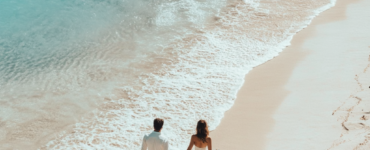 A beautiful beach wedding scene capturing couples in various styles, from elegant to minimalist, showcasing their personalities while enjoying the natural beauty of the coastline.