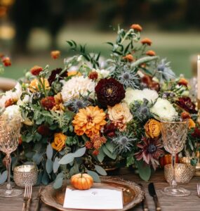 An inspiring collection of October wedding centerpieces that elevate decor with seasonal flowers, rustic accents, and enchanting lighting for a memorable celebration.