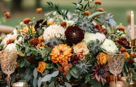 An inspiring collection of October wedding centerpieces that elevate decor with seasonal flowers, rustic accents, and enchanting lighting for a memorable celebration.