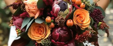 A summary highlighting the importance of choosing the right bridal bouquet for a Thanksgiving wedding, incorporating the beauty and warmth of the season.