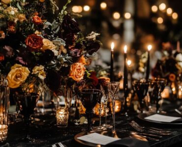Elegant black aesthetic winter wedding decor, featuring velvet textures, candlelit tablescapes, and dark floral arrangements for a sophisticated seasonal celebration.